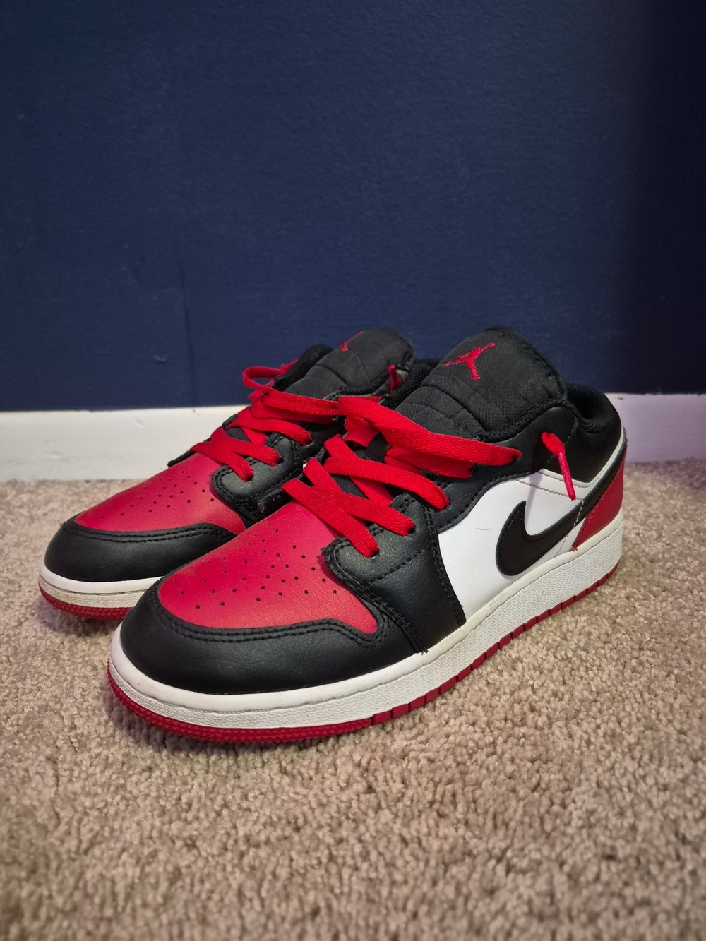 Jordan Kids Low-Top Sneakers in Red, Black & White